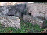 00428 ostia - regio ii - insula ii - terme dei cisiarii (ii,ii,3) - westseite von raum (5, b) - 01-2024.jpg